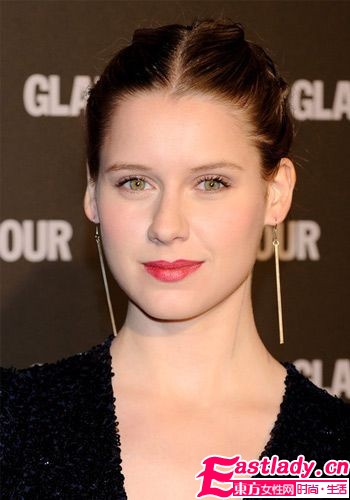 学明星戴耳环 小配饰点亮大造型