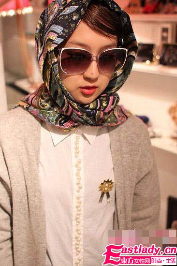 围巾变头巾玩出异域风情