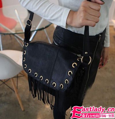 魅力无法挡 流苏包包摇曳职场俏媚装