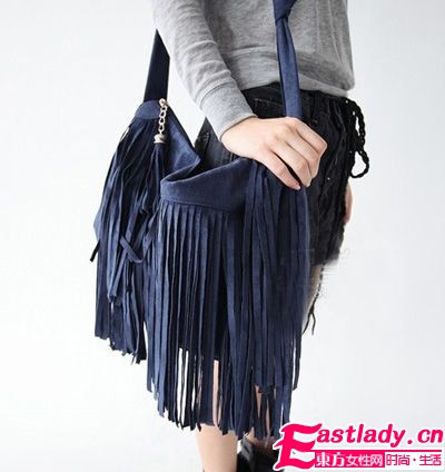 魅力无法挡 流苏包包摇曳职场俏媚装