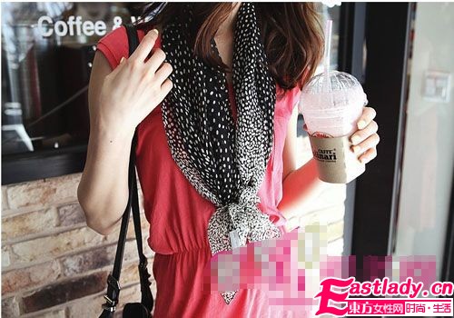 甜美OL必备扮靓单品 清爽围巾度秋天