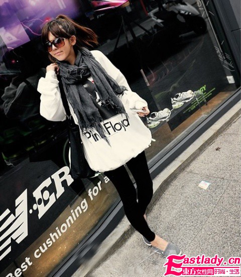 时髦围巾搭秋装 围出你的温暖秋冬