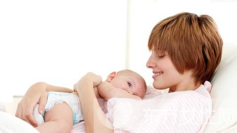 哺乳期可以烫头发吗 哺乳期不能吃的东西