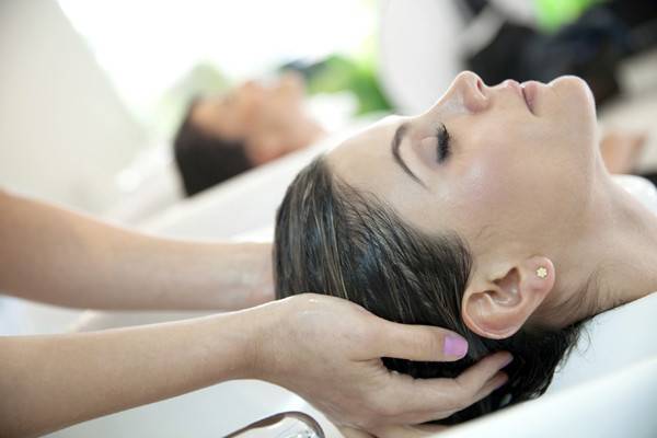 坐月子可以洗头吗 坐月子洗头禁忌有哪些