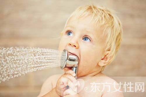 婴儿洗澡的注意事项 哪些情况下不宜给婴儿洗澡