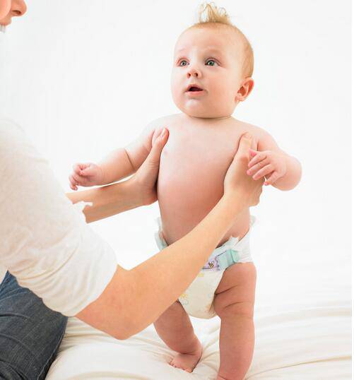 你知道吗 这些大动作代表宝宝发育缓慢