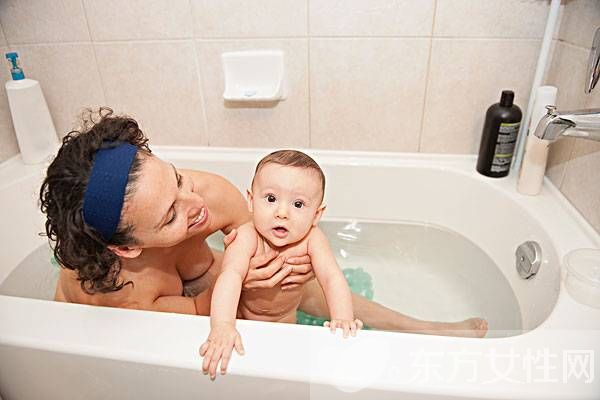 婴儿洗澡的注意事项 哪些情况下不宜给婴儿洗澡
