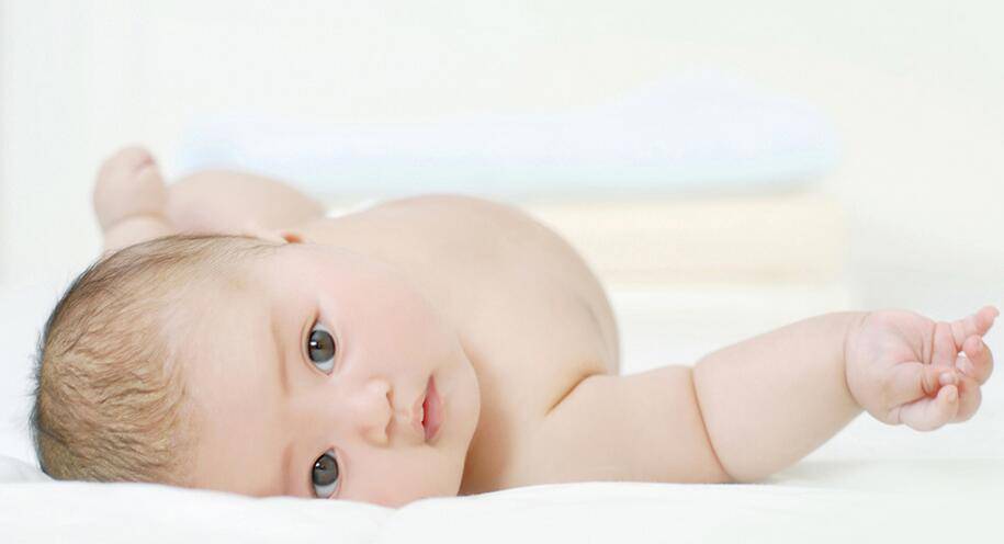 三个月宝宝抬头不好 当心缺钙