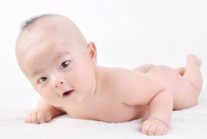 宝宝两个月应抬头多少度 说说宝宝抬头这件事