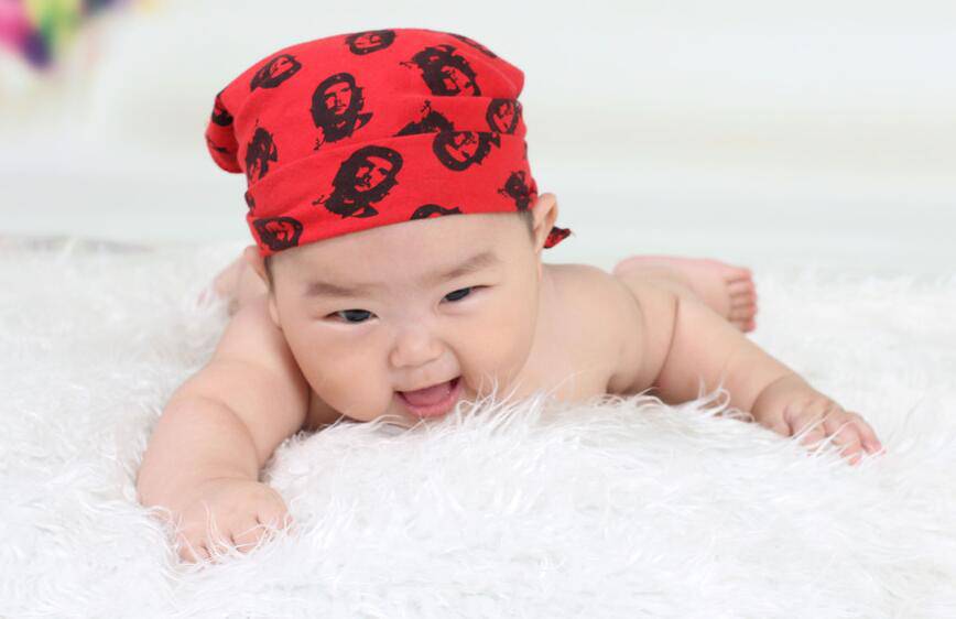 宝宝抬头不好怎么办 如何正确教宝宝抬头