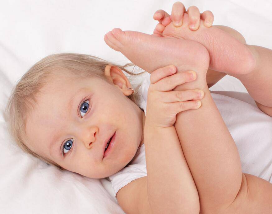 小孩流鼻血怎么办  喝喝 立马止血