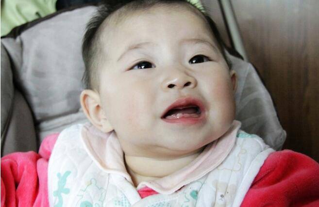 宝宝长牙顺序及时间 长牙发烧妈妈需留心