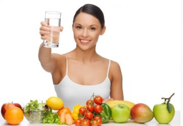 喝水的最佳时间，起床后喝水排毒!