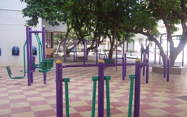 小区健身器材，起到健身减肥的作用！