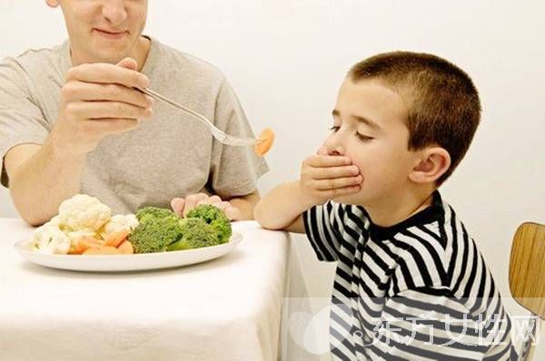 三岁宝宝饮食习惯应该如何正确培养