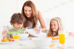 三岁宝宝饮食习惯应该如何正确培养