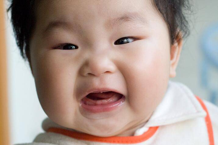 宝宝长牙顺序及时间 长牙发烧妈妈需留心