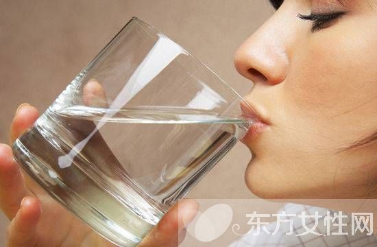 喝水减肥法最佳时间表 不用节食也能瘦出好身材