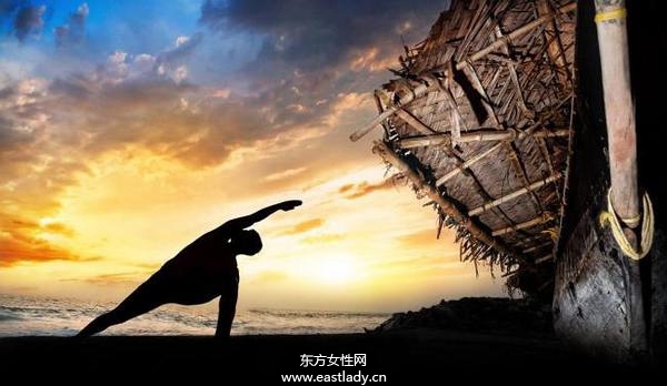 睡前该如何瘦腹 几个瑜伽动作让你快速瘦腹