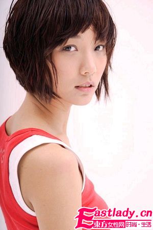 利用单杆做运动减肥 塑造S型完美曲线