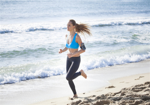 如何才能减小腹  管住嘴迈开腿