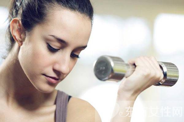 夏天如何摆脱拜拜袖  只需三招在家也能瘦