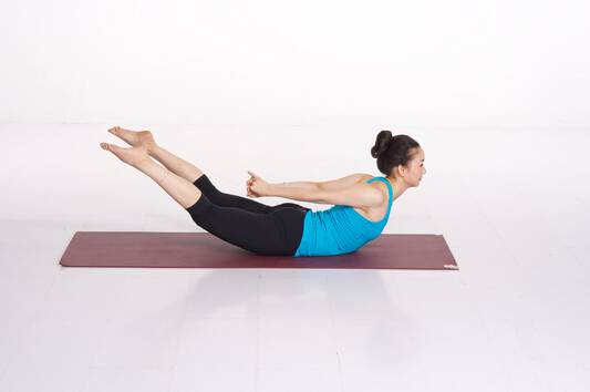 四个瑜伽动作帮你瘦肚子 产后也能做哦