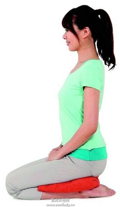 只用一条大毛巾打造性感小蛮腰