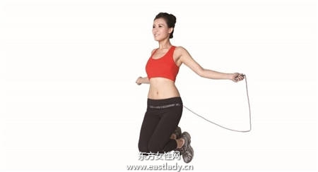 1天3分钟曲膝高跳跃 练出马甲肌