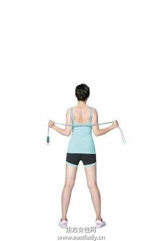 想当背影杀手 4步骤跳绳操消虎背