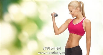 做1分钟瘦臂挺胸操 让你美胸又纤臂