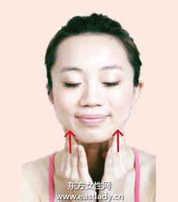 瘦脸按摩法改善修饰面部线条
