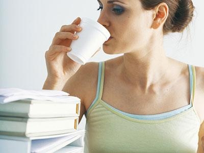 睡前喝牛奶会胖吗？睡前喝牛奶好处多