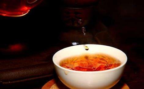 喝红茶的好处和坏处，增进食欲帮助消化！