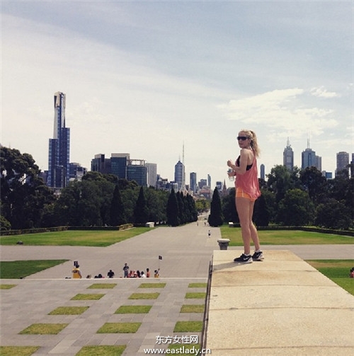 原来小天后的腹肌是这样来的 艾丽高登的塑身秘诀