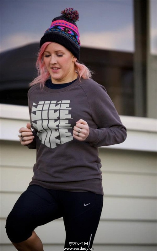 原来小天后的腹肌是这样来的 艾丽高登的塑身秘诀