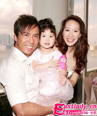 男星也傍大款  盘点爱上女富豪的男明星