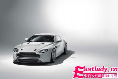 新版阿斯顿-马丁Vantage GT4赛车    更科学的升级