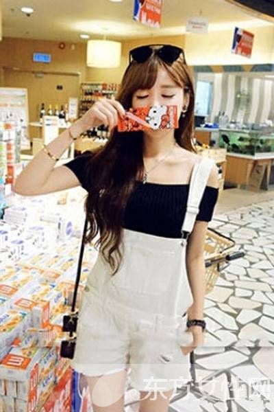 白色短裤搭配什么上衣好看 最清爽白色短裤搭配大收集