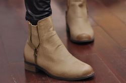 今年流行什么款式的短靴 呢大衣配短靴是极好不过的