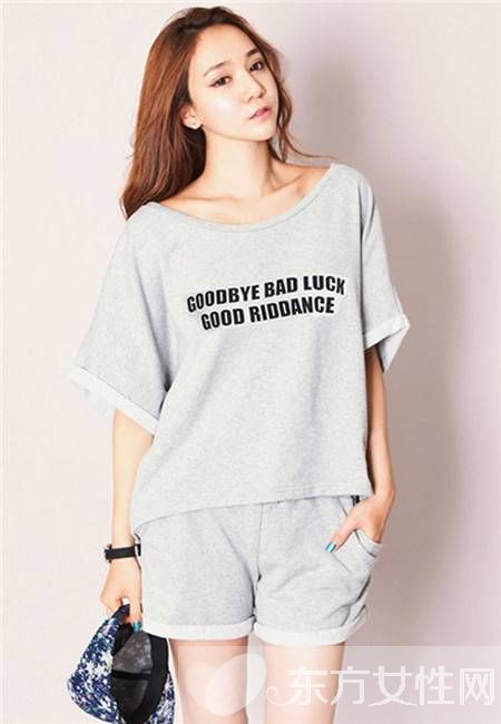 宽松T恤怎么穿好看 5种简单搭配快收藏