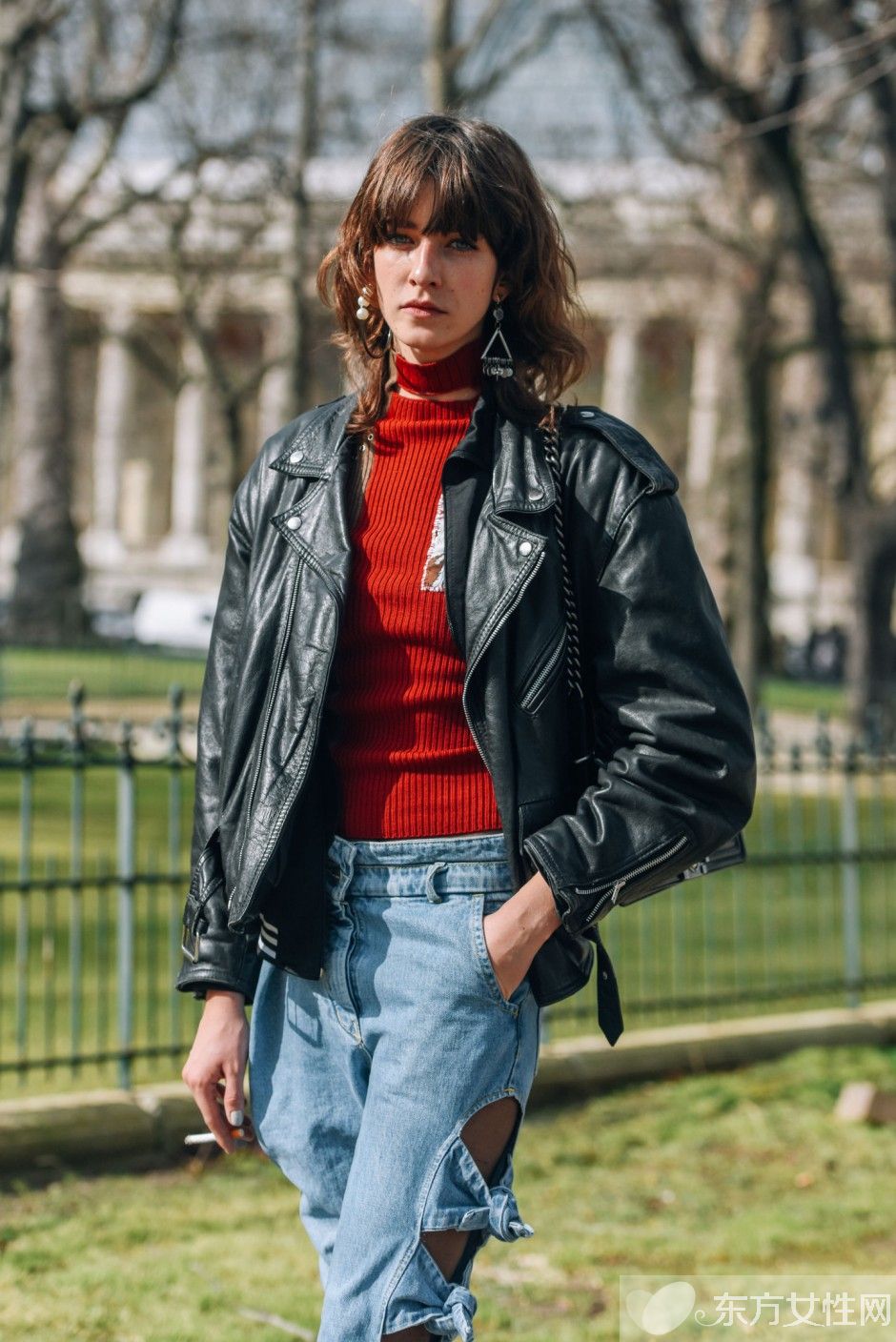 只要你的高领毛衣跟着这样穿 一定变得很时髦