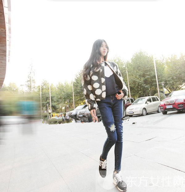 经典牛仔裤时尚搭 这么一搭瞬间提升品味