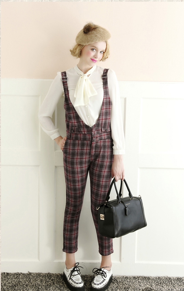 清新时尚背带裤搭配 尽显英伦少女范