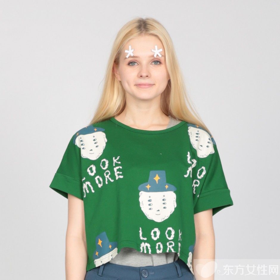 短款t恤衫这么搭 让你潮遍街头