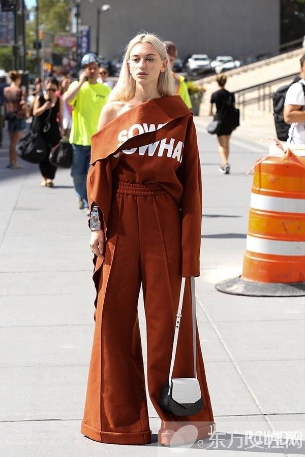 这个秋天轻装上阵 运动裤也能穿的很时髦