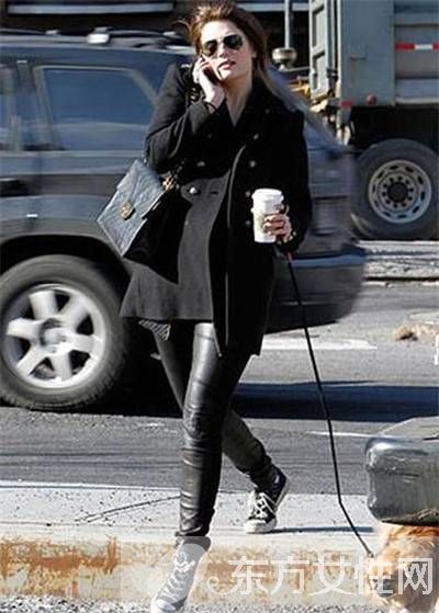 帆布鞋搭配什么裤子好看 这样搭配既时尚又个性