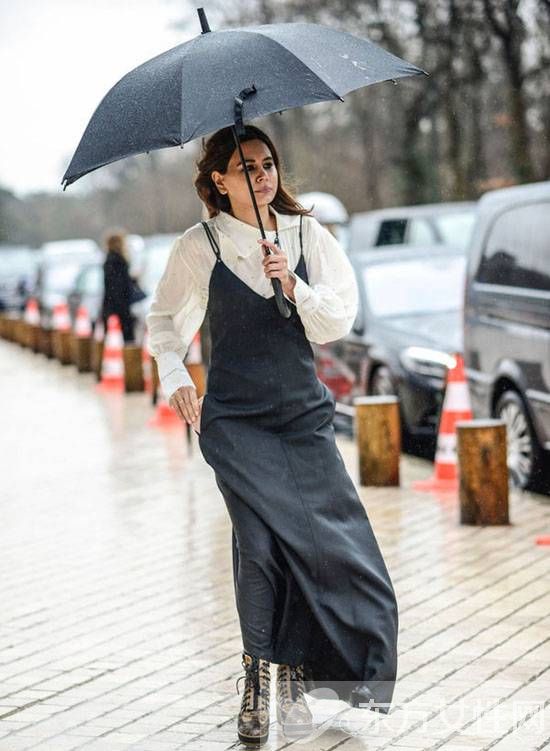 吊带裙搭配什么上衣 这么穿别有一番风味哦