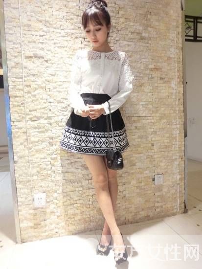 秋季女生半身裙搭配 尽显复古时尚风