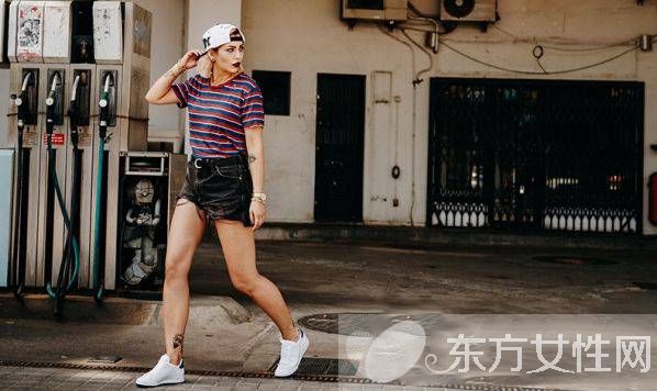 彩色条纹上衣怎么搭配 巧妙穿法彰显青春范儿